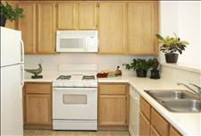 Los Angeles - Santa Clarita - The Oaks Apartments - Kitchen