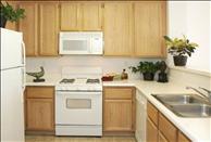 Los Angeles - Santa Clarita - The Oaks Apartments - Kitchen