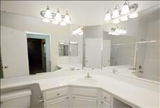 Los Angeles - Woodland Hills - Versailles - Bathroom