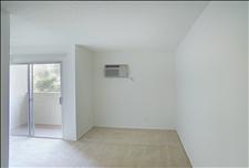 Los Angeles - Koreatown - Virgil Square - Living/Dining Room