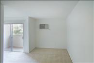 Los Angeles - Koreatown - Virgil Square - Living/Dining Room