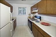 Briar Knoll Apts - Kitchen