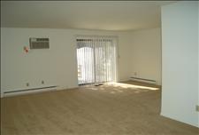 Hartford - Windsor - Rivers Bend - Living Room