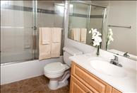 Ft. Lauderdale - Downtown Fort Lauderdale - Port Royale Apartments - Bathroom