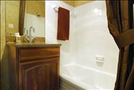 Northern Virginia - Tysons Corner - The Oaks at Falls Church - Bathroom