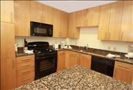 Vista on Courthouse - Kitchen